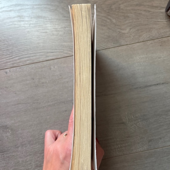 The Hitchhiker's Guide to the Galaxy Book - Picture 4 of 4